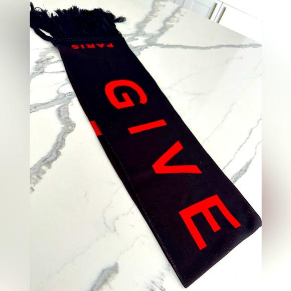 Givenchy Graphic Logo Football Scarf - Picture 4 of 6